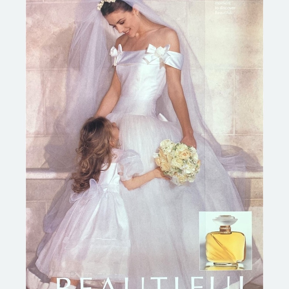 ISO: Vera Wang Wedding Dress (DO NOT BUY)